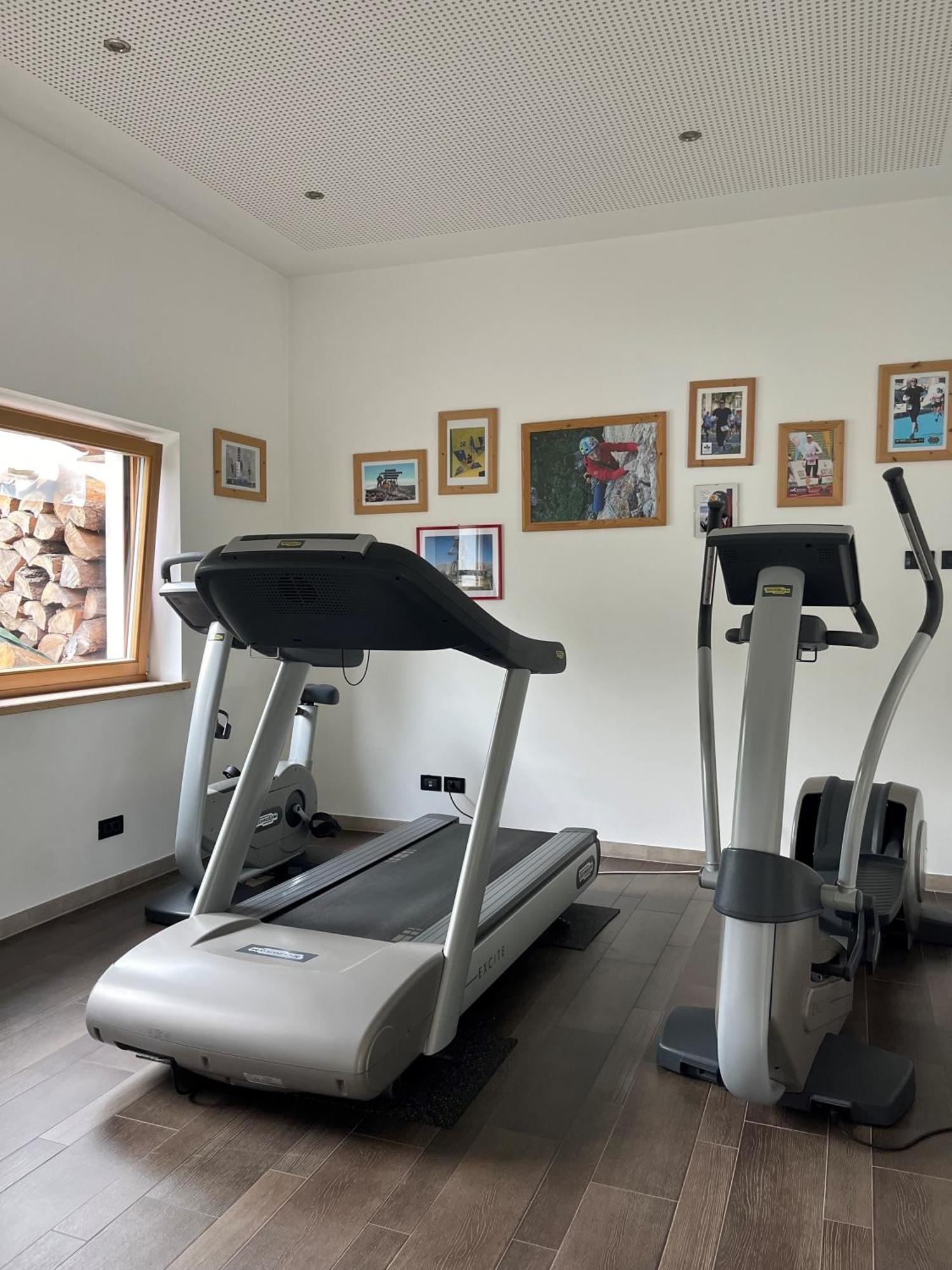 Hotel Arnaria Ortisei Bagian luar foto