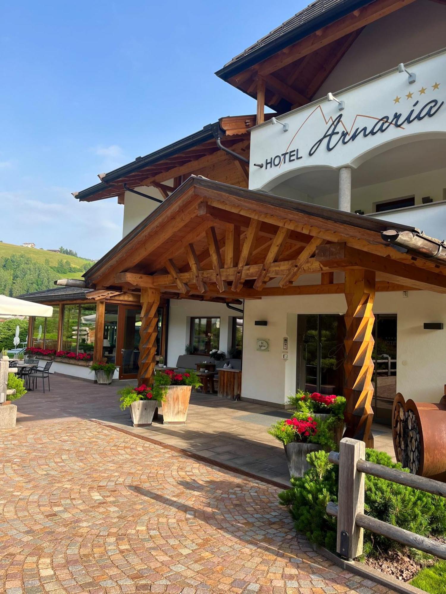 Hotel Arnaria Ortisei Bagian luar foto