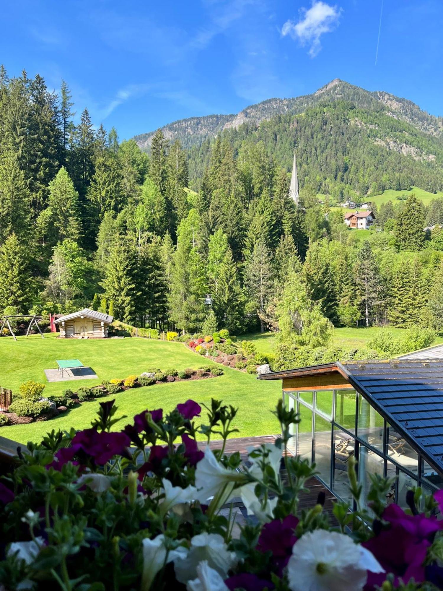 Hotel Arnaria Ortisei Bagian luar foto