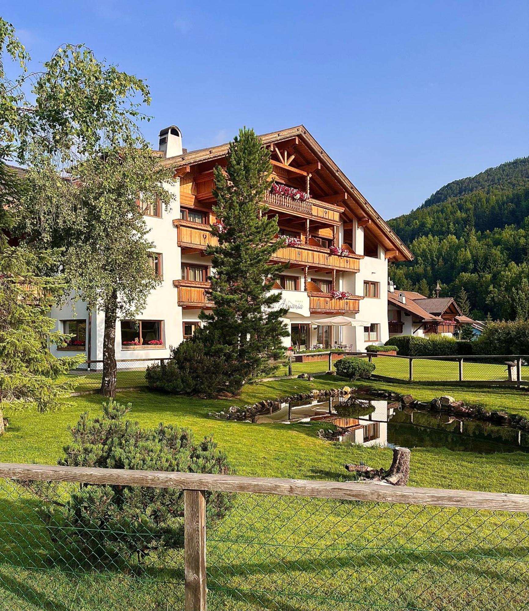 Hotel Arnaria Ortisei Bagian luar foto