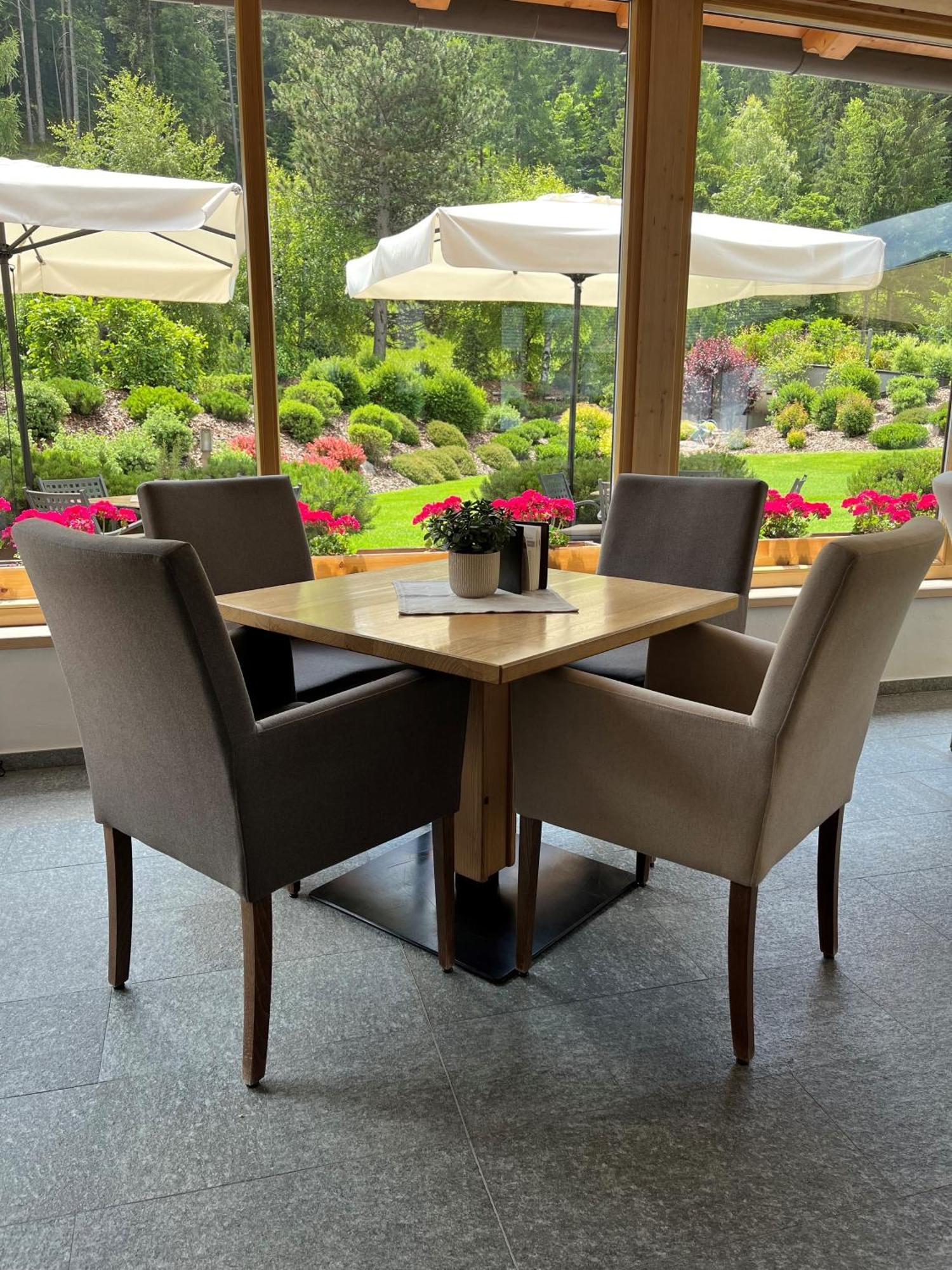 Hotel Arnaria Ortisei Bagian luar foto