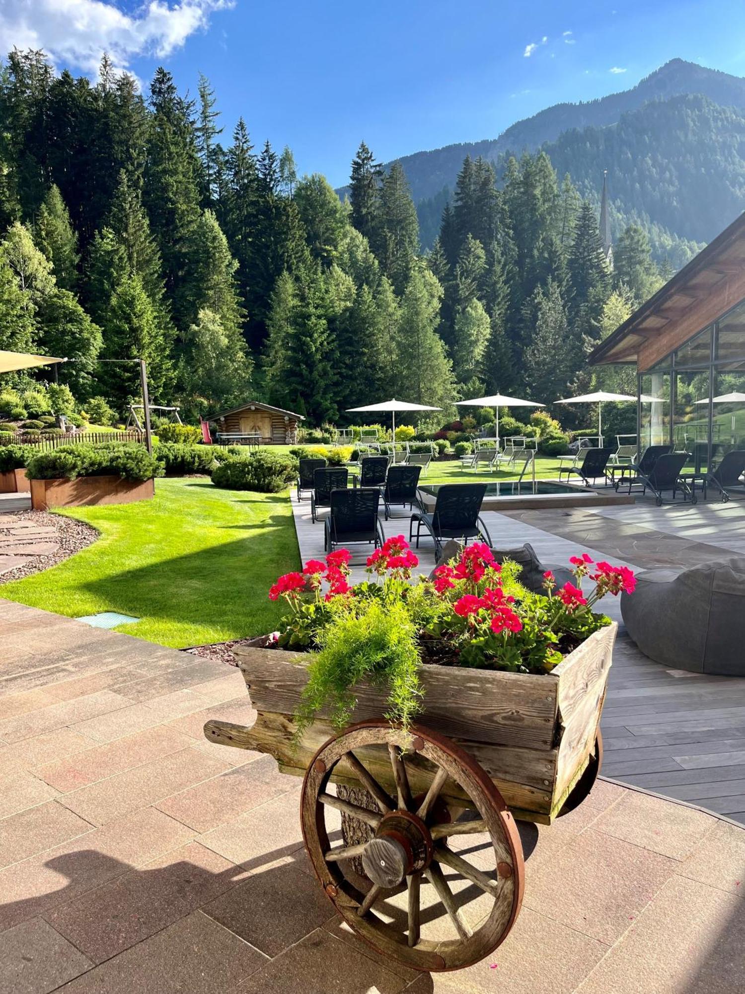 Hotel Arnaria Ortisei Bagian luar foto
