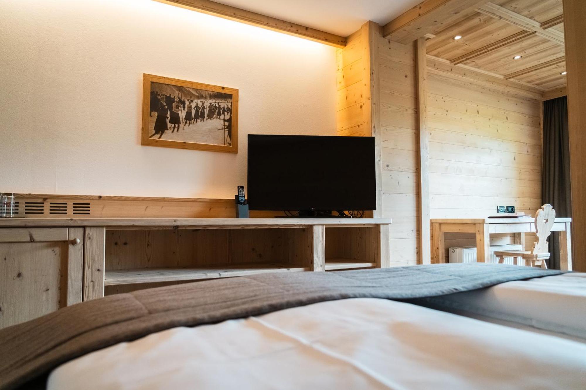 Hotel Arnaria Ortisei Bagian luar foto