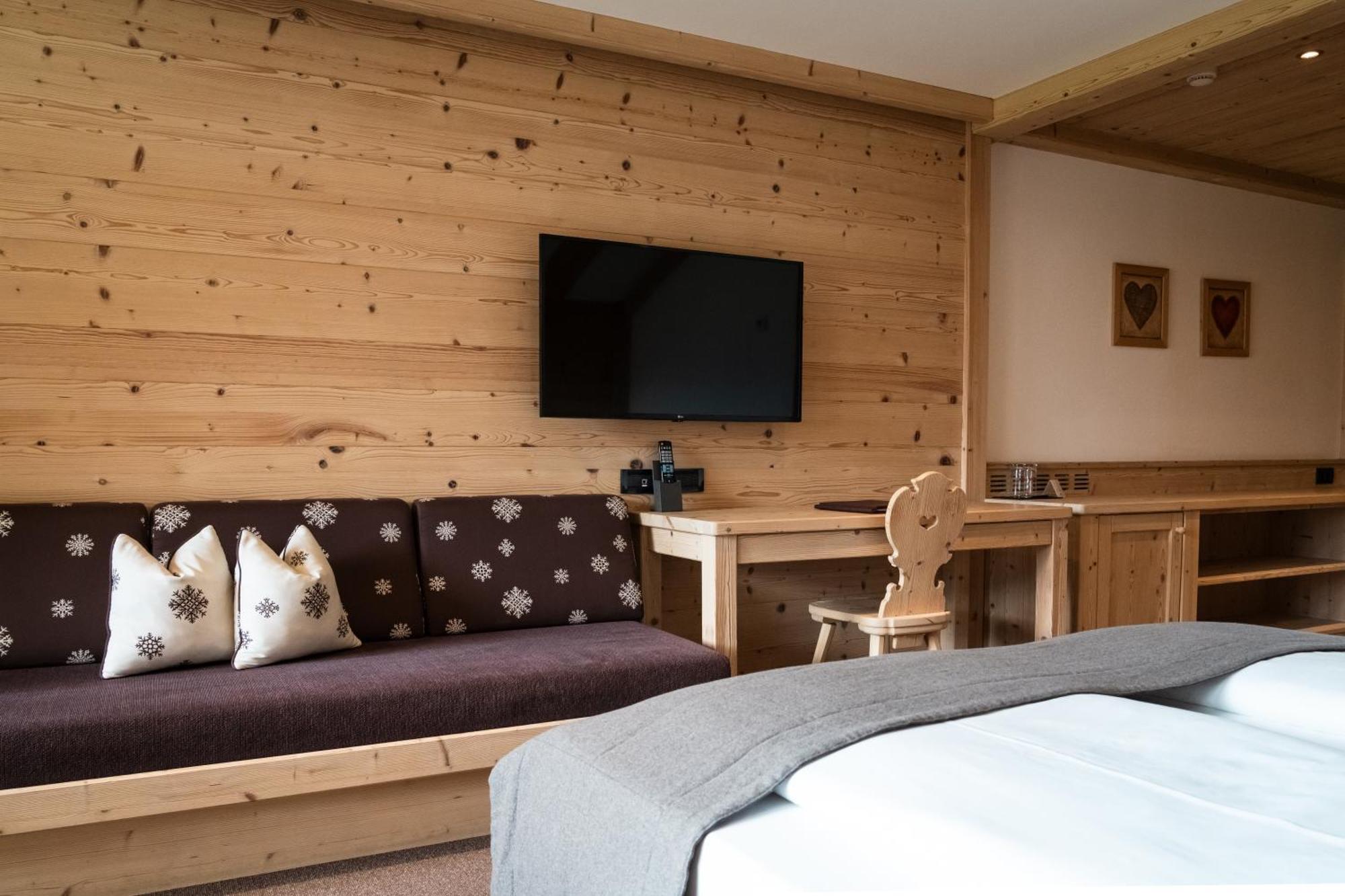 Hotel Arnaria Ortisei Bagian luar foto