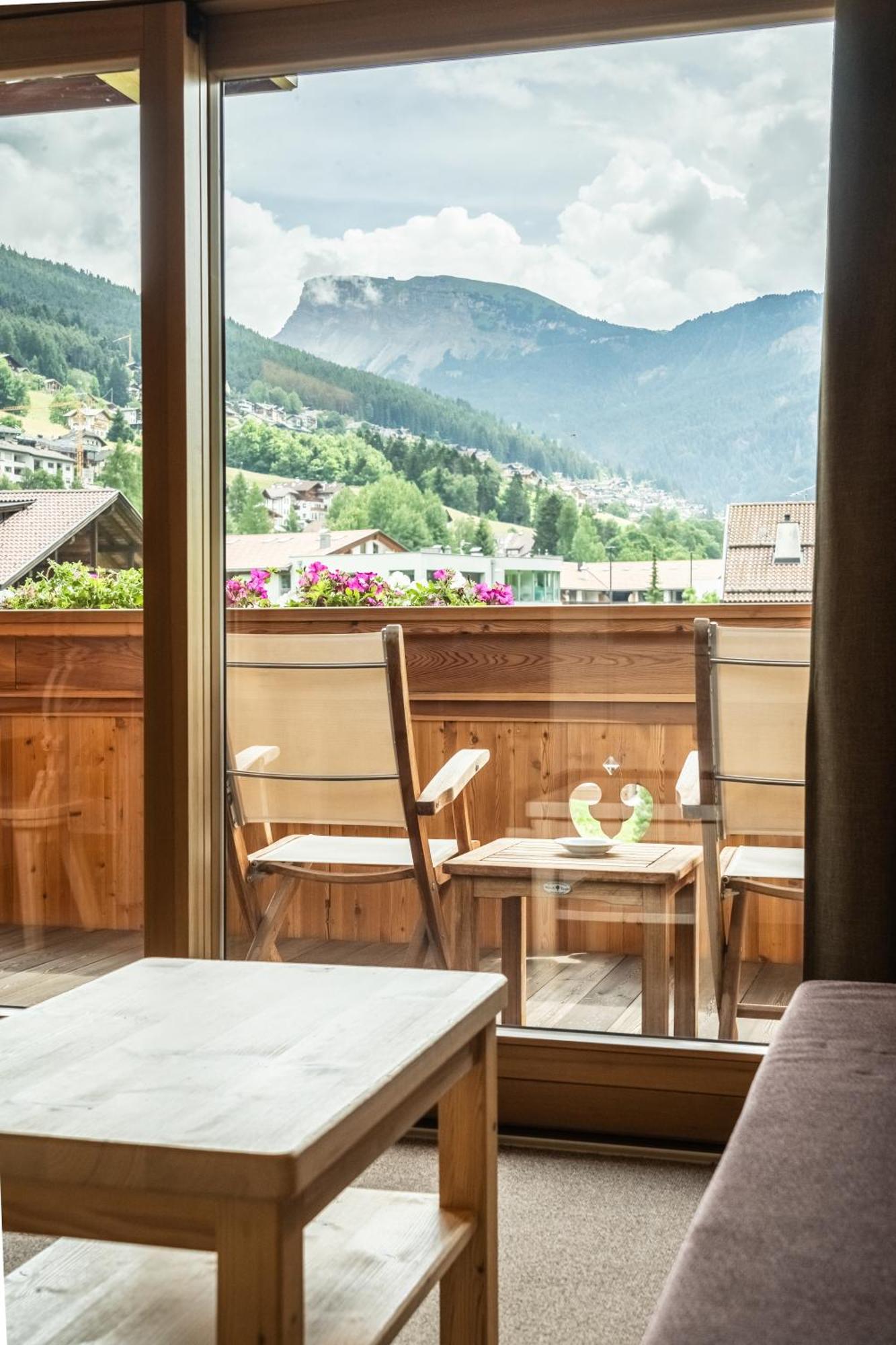 Hotel Arnaria Ortisei Bagian luar foto