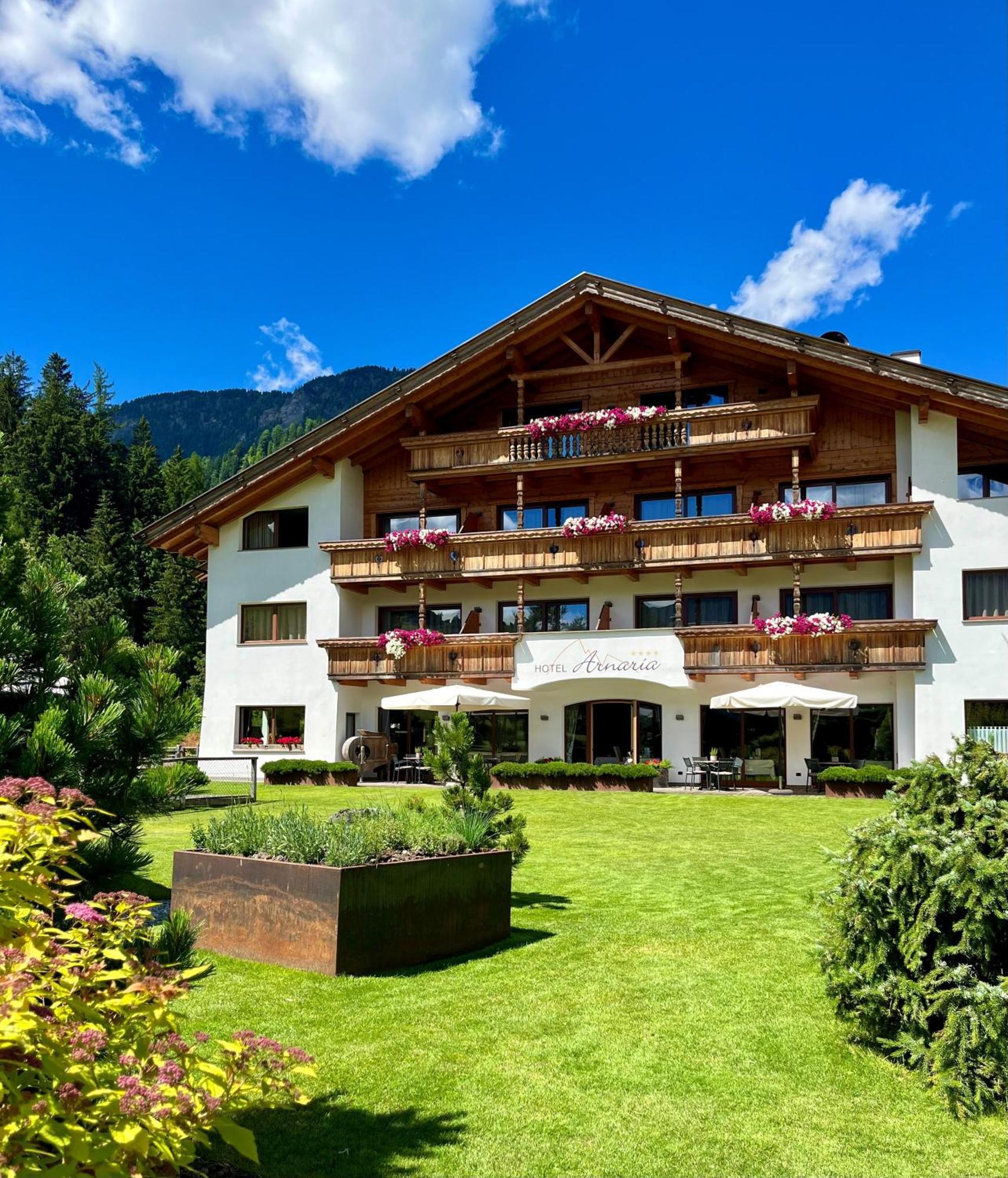 Hotel Arnaria Ortisei Bagian luar foto