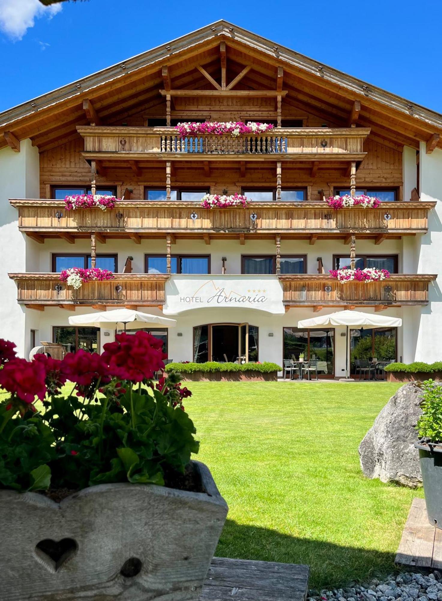 Hotel Arnaria Ortisei Bagian luar foto