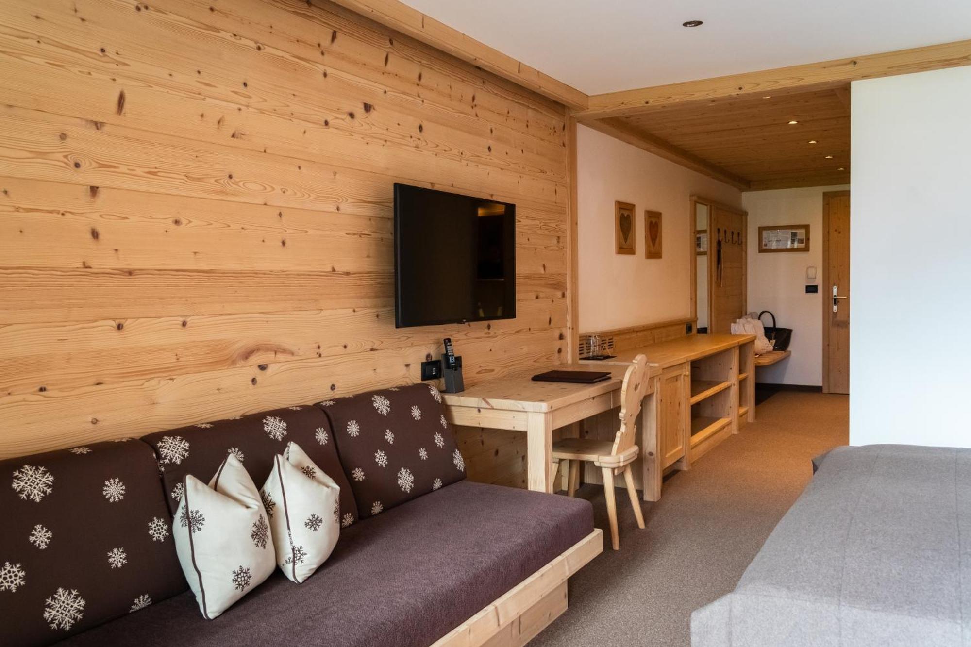Hotel Arnaria Ortisei Bagian luar foto